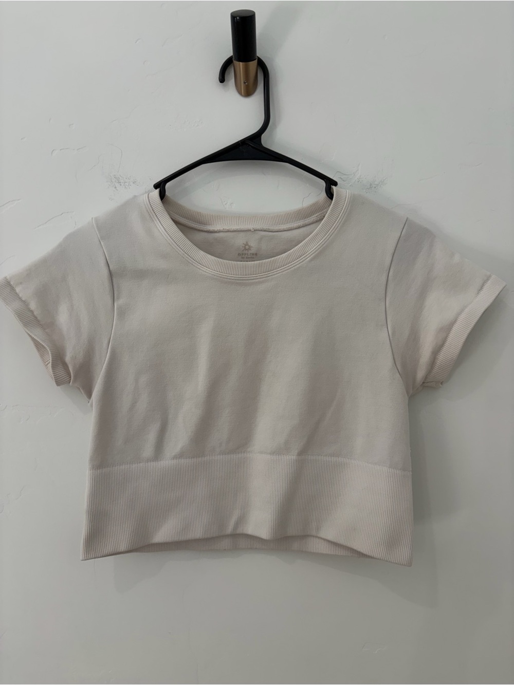 OFFLINE by Aerie Cream Cropped Short Sleeve Fitted Tee Size Small